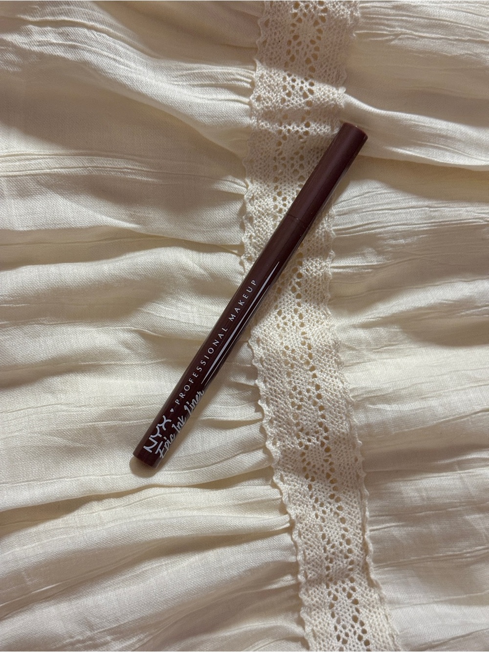 Nyx Liquid Brush Tip Eyeliner in Graham Cracker